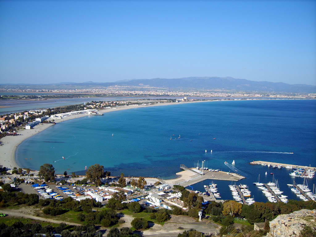 Lungomare Poetto a Cagliari — foto Daniela / Wikimedia CC BY-SA 2.0