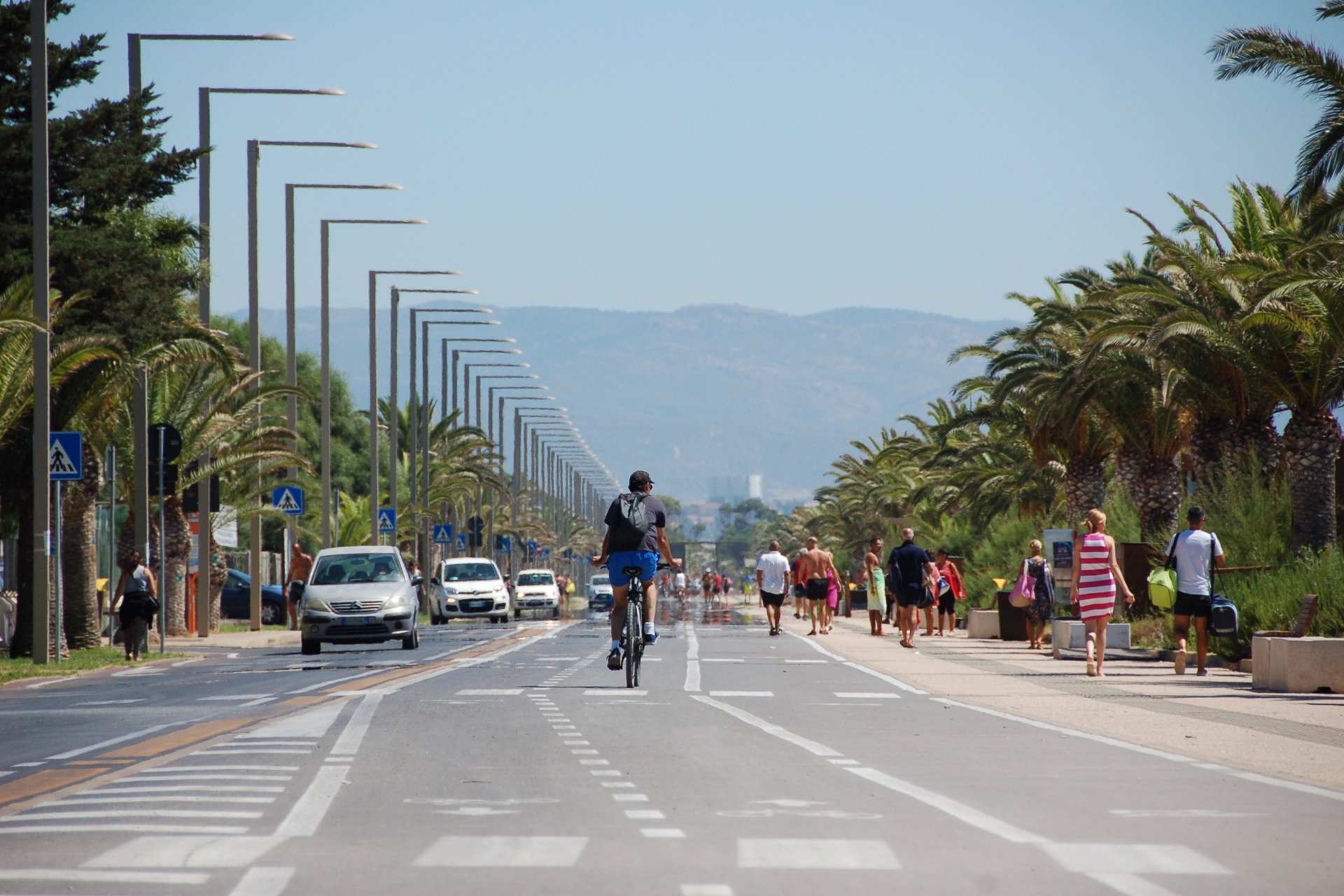 Spiaggia del Poetto a Cagliari — foto Comune di Cagliari / Wikimedia CC BY-SA 3.0 IT